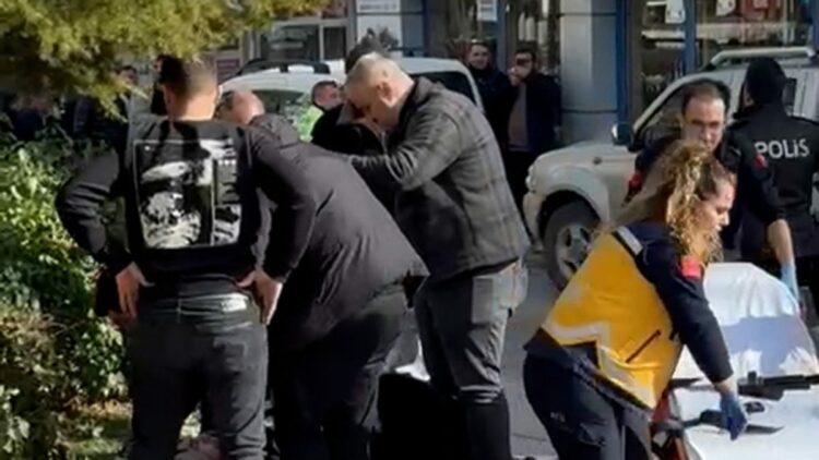 Tartıştığı baba ile 3 oğlunu tabanca ile vurup, kaçtı