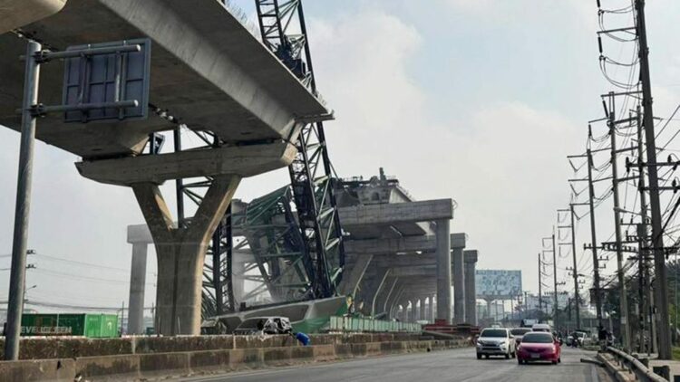 Tayland'da inşaat vinci yola devrildi: 2 ölü, 5 yaralı