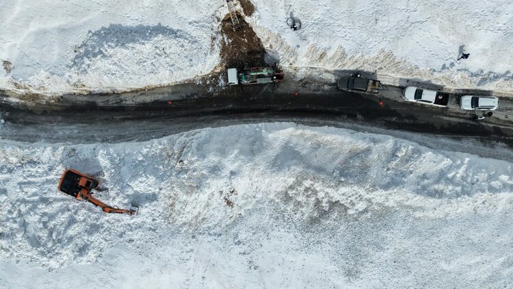 Tek şeritli Van-Çatak kara yolunda genişletme çalışması yapıldı