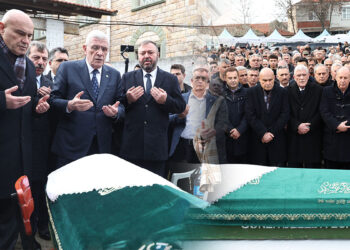 İYİ Partili Çömez'in annesi toprağa verildi