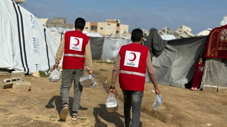 Türk Kızılay, Gazze'de 2 bin aileye battaniye desteği sağladı