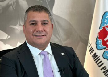Türk bayrağımızın indirilmesine asla tahammül edemeyiz