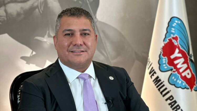 Türk bayrağımızın indirilmesine asla tahammül edemeyiz