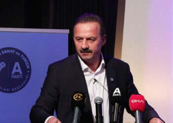 Türk milletini yeniden insanlık mihveri yapmalıyız