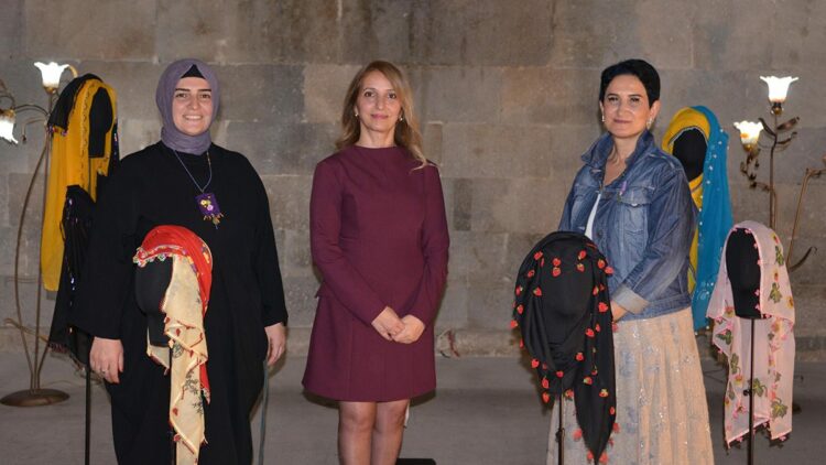 Türkan Şoray kirpiği, oyalarda motif olmuş