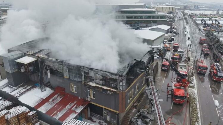 Tuzla'da çakmak üretim fabrikasında yangın
