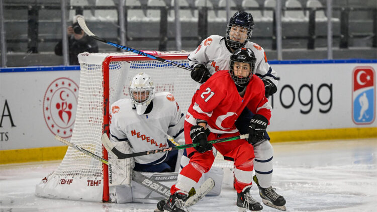 U18 Kadın Buz Hokeyi Milli Takımı, Hollanda’ya 3-0 mağlup oldu