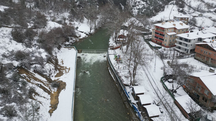 Ulukaya Kanyonu ve Şelalesi karla kaplandı