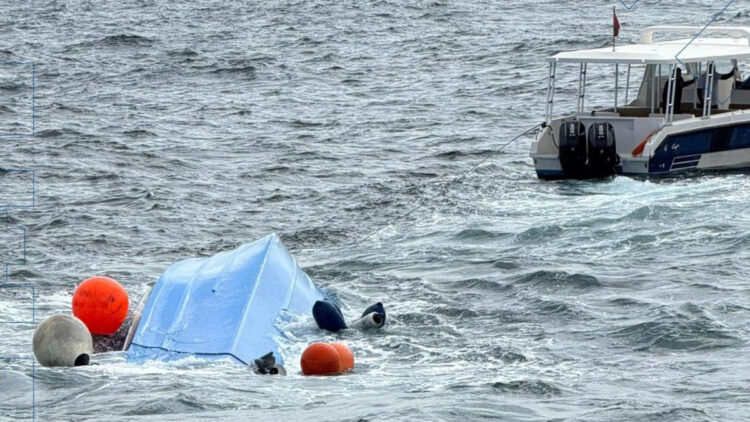 Fransız turistleri taşıyan tekne alabora oldu; 3 ölü