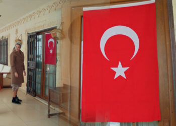 Uzak Şehir dizisindeki bayrak sahnesi büyük ilgi gördü