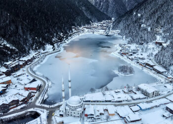 Uzungöl buz tuttu