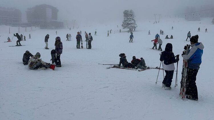 Uludağ'da kayak öğrenmenin saati 4 bin TL