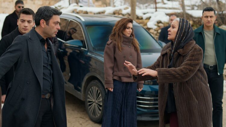 Uzak Şehir'de konak karışıyor