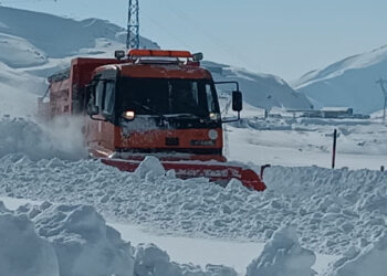 Van, Bitlis ve Hakkari'de 157 yerleşim yerinin yolu kardan kapalı