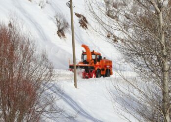 Van ve Bitlis'te kardan kapanan 283 yerleşim yeri, ulaşıma açıldı