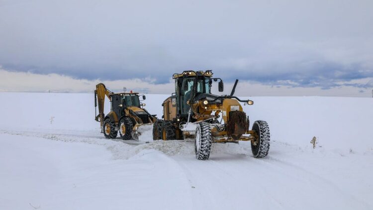 Van'da 283 yerleşim yeri ulaşıma kapandı