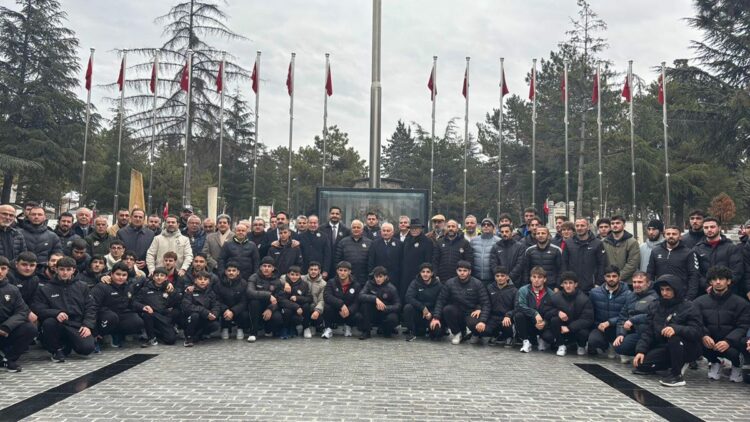 Yaşar Doğu ölümünün 65'inci yıl dönümünde mezarı başında anıldı