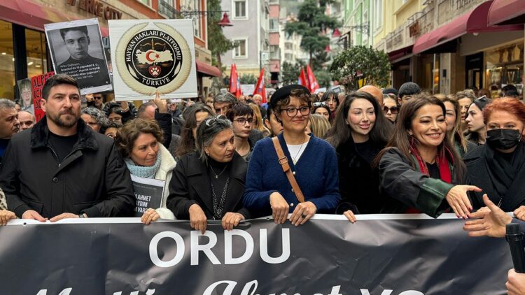 Yasemin Minguzzi, Ordu’da ‘Çocuklar için adalet’ yürüyüşüne katıldı