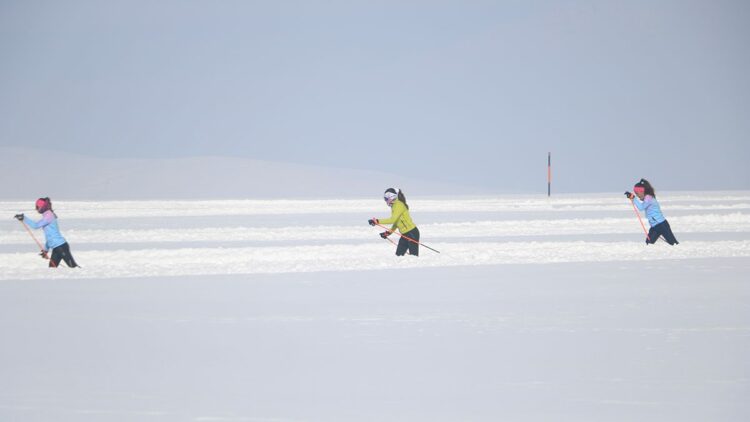 Yüksekovalı kayakçılar, eksi 21 derecede Türkiye elemelerine hazırlanıyor