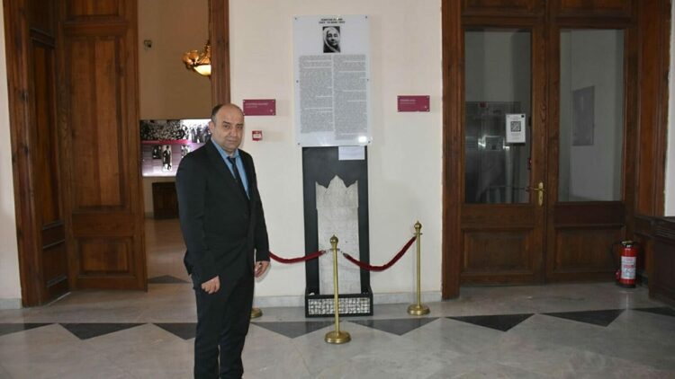 Zübeyde Hanım'ın ilk mezar taşı, Atatürk Müzesi'nde sergide
