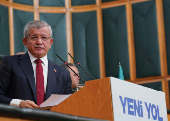 Parmaklaştırılan siyasetçileri alanlar düşünsün