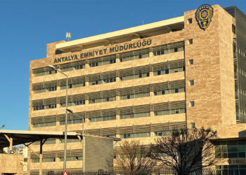 Antalya Büyükşehir Belediyesi'ne operasyon: 14 gözaltı