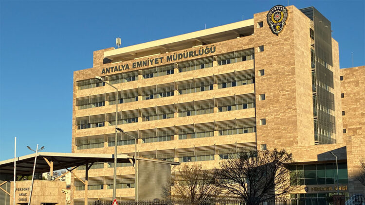 Antalya Büyükşehir Belediyesi'ne operasyon: 14 gözaltı