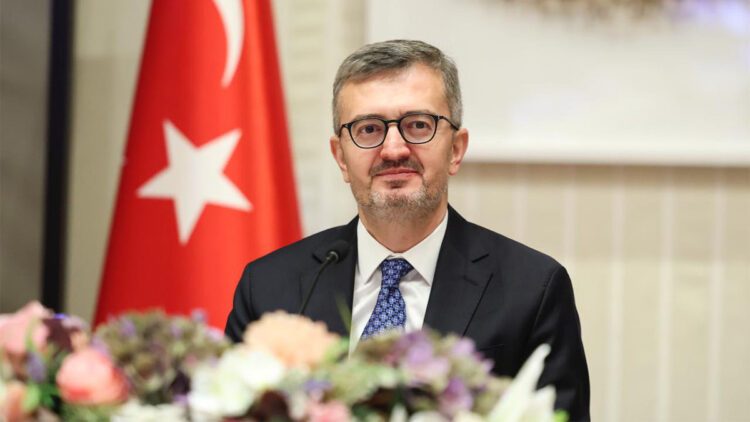 Dünyada figüran olmayıp aktif rol almak zorundayız