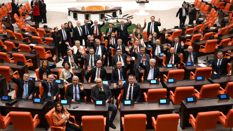 Emekli hakkını alana kadar nöbetteyiz