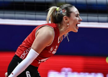 Voleybolcu Derya Çayırgan ve 12 isim gözaltında