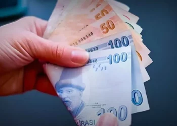 En düşük emekli aylığının 20 bin liraya çıkarılmasını öngören madde kabul edildi