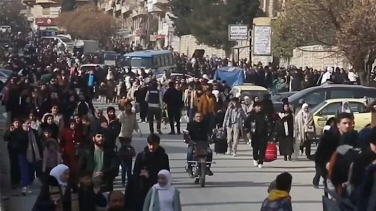 Halep'te 142 bin kişi güvenli bölgelere tahliye edildi