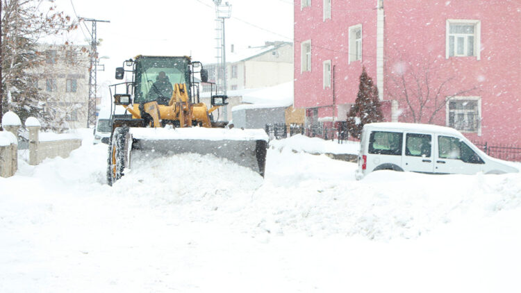 Bingöl'de 219 köy yolu ulaşıma kapandı