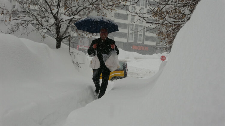 Bitlis'te 211 köy ve mezra yolu kapandı; kar kalınlığı 152 santimetreye ulaştı
