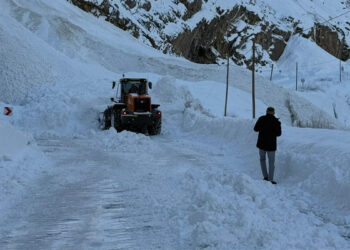 Hakkari'de çığ faciası; Bölgeye ekipler sevk edildi
