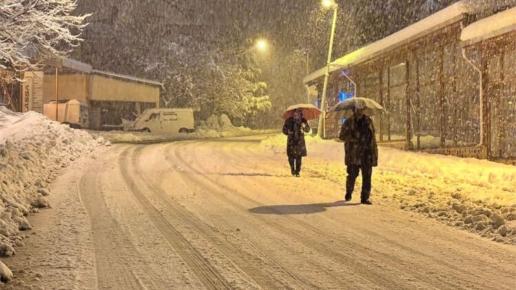 Malatya'da kar nedeniyle motosikletlerin trafiğe çıkması yasaklandı