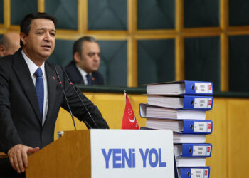 En düşük emekli aylığı en azından asgari ücret seviyesine yükseltilmeli