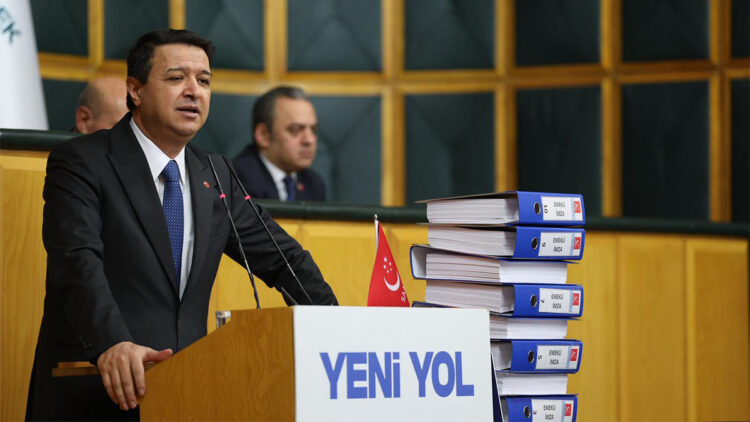 En düşük emekli aylığı en azından asgari ücret seviyesine yükseltilmeli