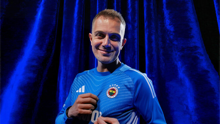 Fenerbahçe Mert Günok'u renklerine bağladı