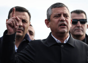 Jandarma 70 yaşındaki insan su sıktı, arbedede 1 kişinin kaburgası kırıldı