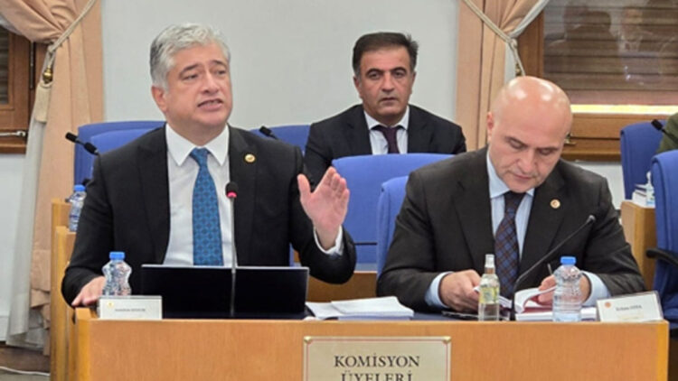 Bir iktidar açlık sınırının altında maaş öneremez