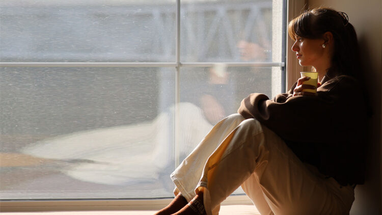 Yorgunlar rıhtımında bir gemiyiz