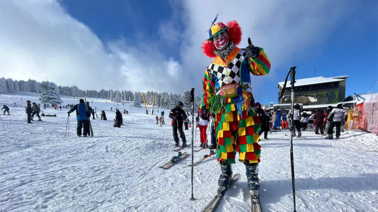 Uludağ'da palyaçolu kayak