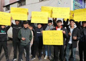 ‘Başlık parası’ istenen gençlerin eylemi, ‘Kibar Feyzo’ filmini hatırlattı