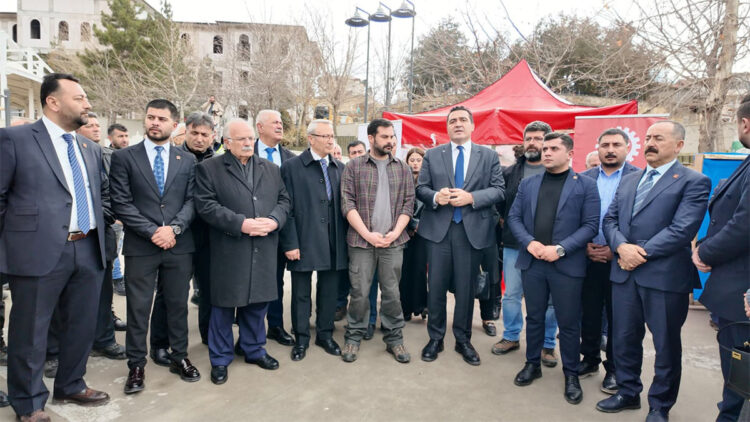 Ulaş Karasu'dan Divriği'de işten çıkarılan maden işçilerine destek
