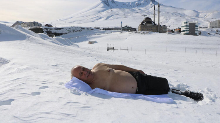 Tekir Yaylası'nda kar banyosu