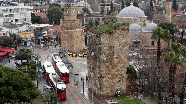 Kale Kapısı burçları çökme riskiyle karşı karşıya