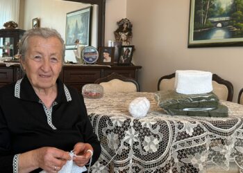 5 yıldır ördüğü boyunluklarla Mehmetçik’i ısıtıyor