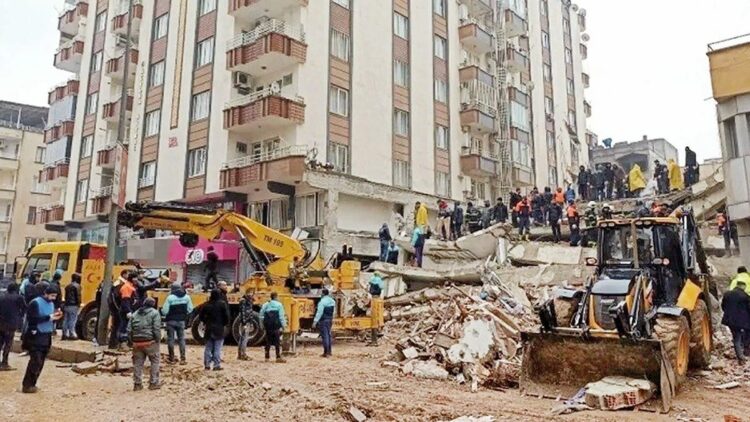 51 kişinin öldüğü Furkan Apartmanı'nın müteahhidine beraat