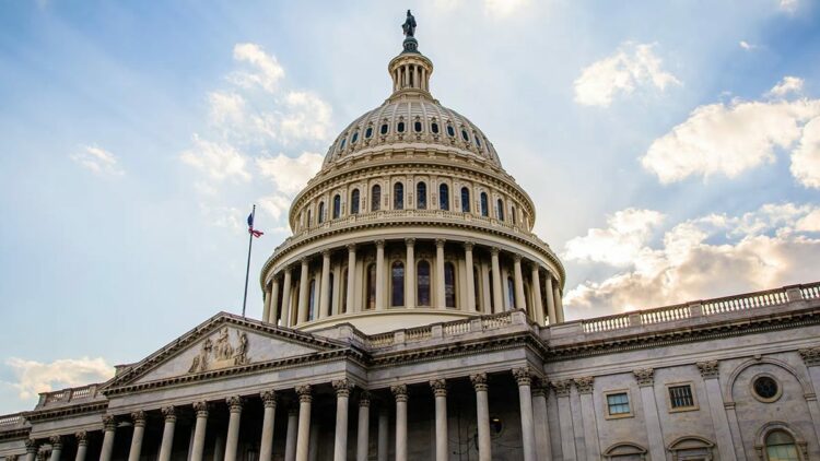 ABD'de oy kullanırken kimlik ibrazını zorunlu kılacak tasarı Meclis'ten geçti
